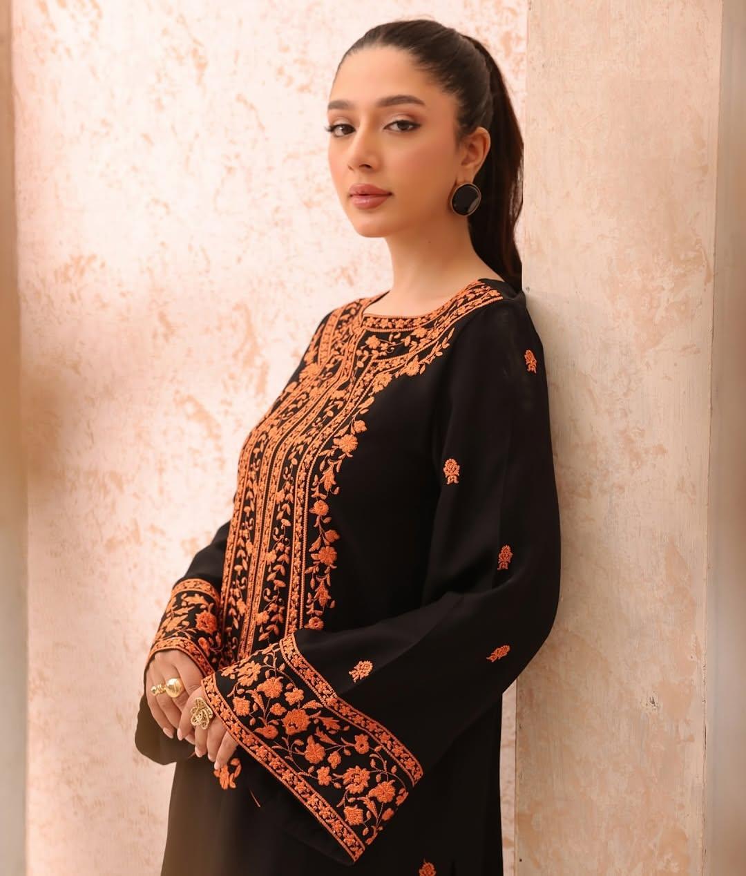 2-Piece Women Stitched Suit