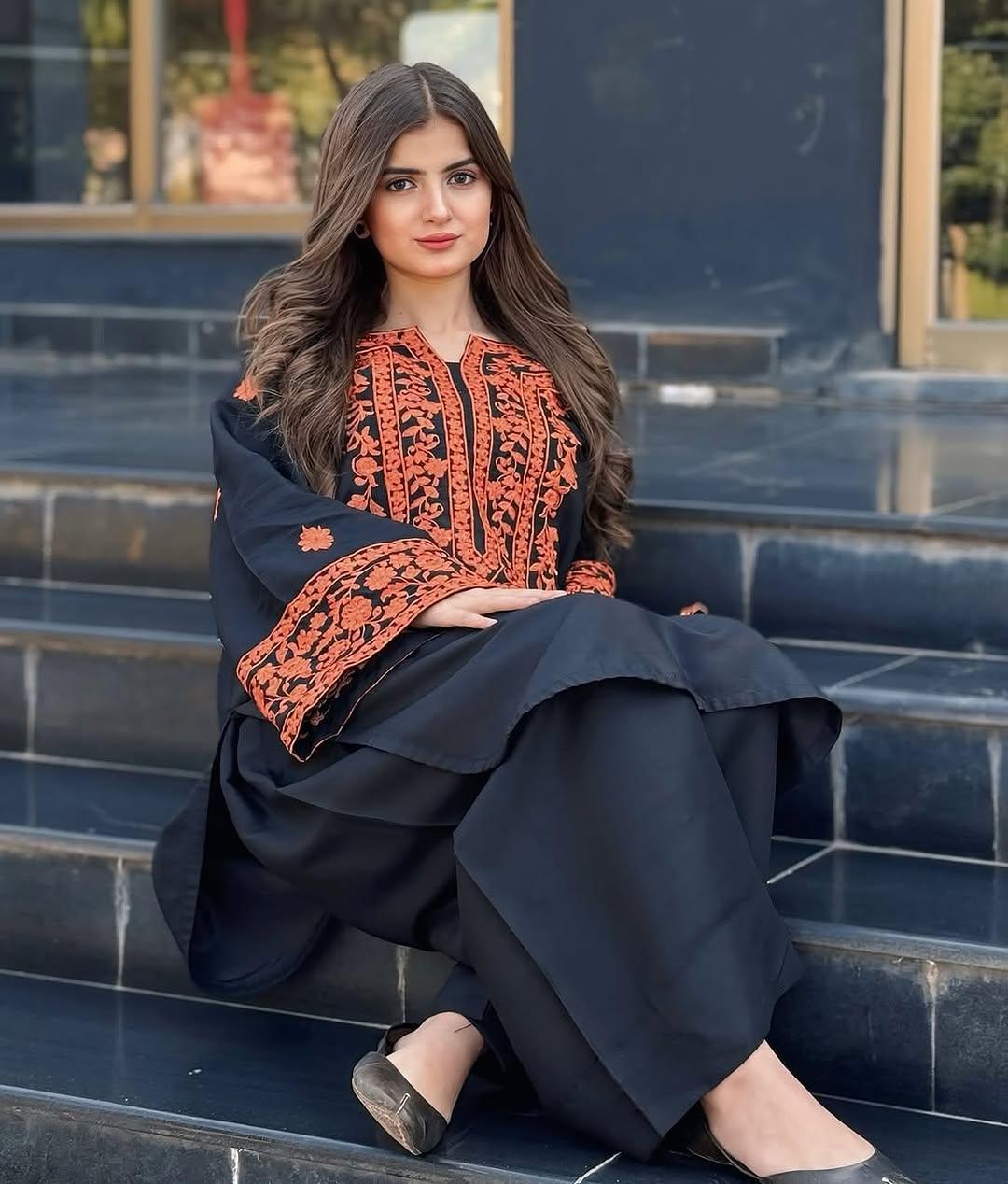 2-Piece Women Stitched Suit